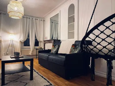 Coin salon dans l'établissement Chic Apartment on the famous shopping Rue du Faubourg Saint-Honoré street