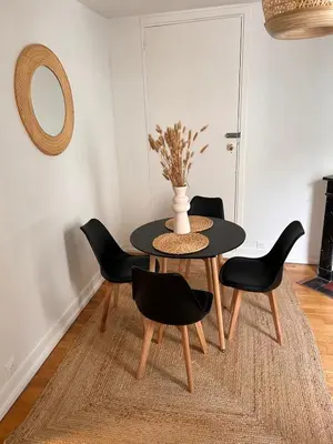 Coin salon dans l'établissement Chic Apartment on the famous shopping Rue du Faubourg Saint-Honoré street