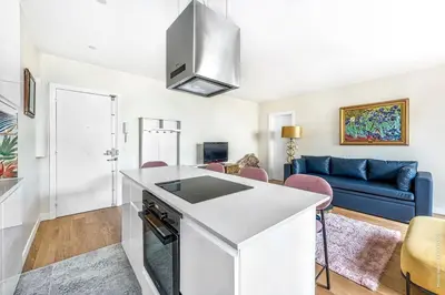 Cuisine ou kitchenette dans l'établissement Boulogne Billancourt - Schuman 1bdr