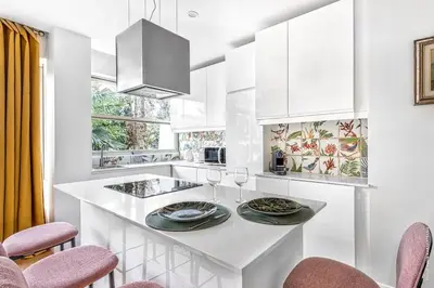 Cuisine ou kitchenette dans l'établissement Boulogne Billancourt - Schuman 1bdr
