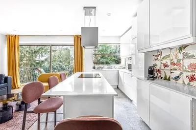Cuisine ou kitchenette dans l'établissement Boulogne Billancourt - Schuman 1bdr