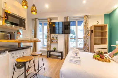 Cuisine ou kitchenette dans l'établissement Lovely studio -Center of Paris