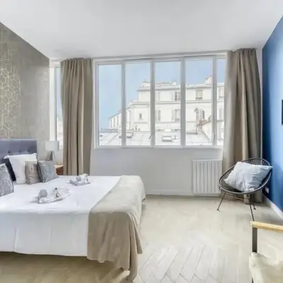 Sacré-Coeur Modern 4BD with sauna for 10 guests!