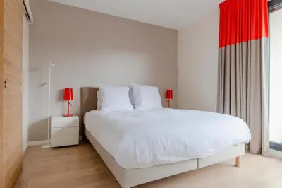 Un ou plusieurs lits dans un hébergement de l'établissement Casteja Modern Residence