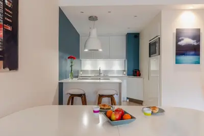 Cuisine ou kitchenette dans l'établissement Casteja Modern Residence