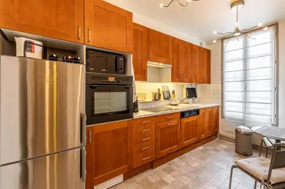 Cuisine ou kitchenette dans l'établissement GuestReady - Séjour vintage dans le 8e arr.