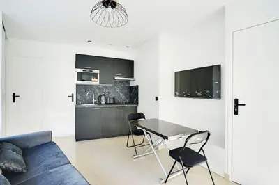Cuisine ou kitchenette dans l'établissement Magnifique 3 pièces Paris 18ème
