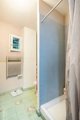 Salle de bains dans l'établissement Country home in Paris