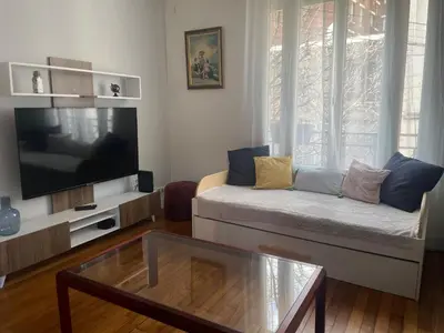 Télévision ou salle de divertissement dans l'établissement appartement a 15 minute de centre de paris