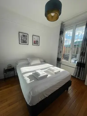 Un ou plusieurs lits dans un hébergement de l'établissement appartement a 15 minute de centre de paris