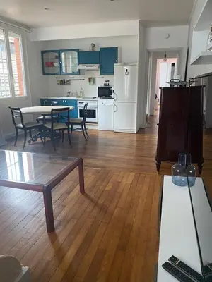 Cuisine ou kitchenette dans l'établissement appartement a 15 minute de centre de paris