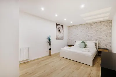 Un ou plusieurs lits dans un hébergement de l'établissement Pick A Flat's Apartment in La Chapelle - Impasse du Curé