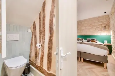 Salle de bains dans l'établissement Cozy apartement heart of Montmartre & historic Paris
