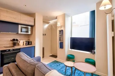 Cuisine ou kitchenette dans l'établissement Cozy apartement heart historic Paris