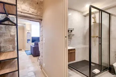 Salle de bains dans l'établissement Cozy apartement heart historic Paris
