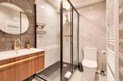 Salle de bains dans l'établissement Cozy apartement heart historic Paris