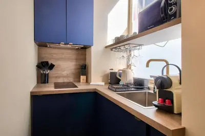Cuisine ou kitchenette dans l'établissement Cozy apartement historic Center Paris & Montmartre