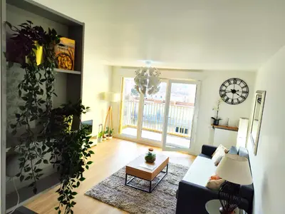Coin salon dans l'établissement Bright Spacious Apartment near Paris Metro 4