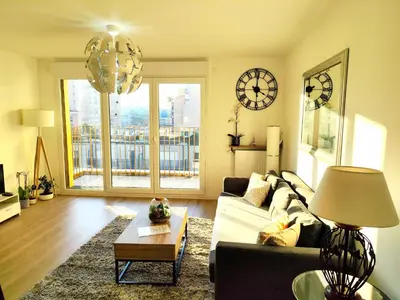 Coin salon dans l'établissement Bright Spacious Apartment near Paris Metro 4