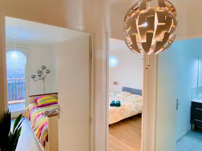 Un ou plusieurs lits dans un hébergement de l'établissement Bright Spacious Apartment near Paris Metro 4