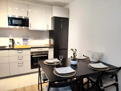 Cuisine ou kitchenette dans l'établissement Bright Spacious Apartment near Paris Metro 4