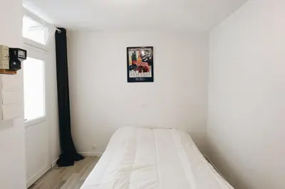 Un ou plusieurs lits dans un hébergement de l'établissement Studio cosy au calme Paris 15ᵉ
