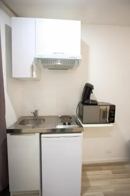 Cuisine ou kitchenette dans l'établissement Studio cosy au calme Paris 15ᵉ