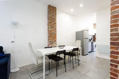 Cuisine ou kitchenette dans l'établissement Rare! private garden in Paris, close to Sacre Coeur Basilica!