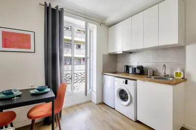 Cuisine ou kitchenette dans l'établissement Résidence Paris Ivry House