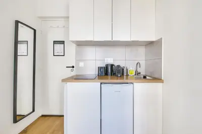 Cuisine ou kitchenette dans l'établissement Résidence Paris Ivry House