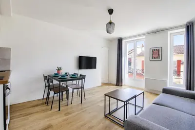 Télévision ou salle de divertissement dans l'établissement Résidence Paris Ivry House