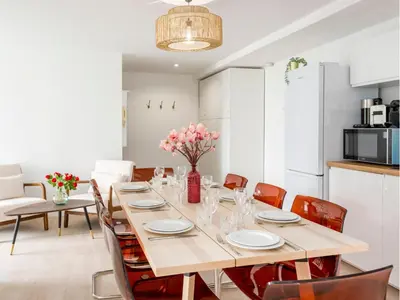 Cuisine ou kitchenette dans l'établissement Merveil - Family Suite - Tour Eiffel - Viala II