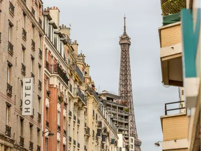 Vue générale sur Paris ou vue de la ville depuis l'appartement