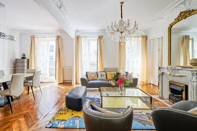 Coin salon dans l'établissement Luxury Royal Suite, 118 square meters, notre dame, 3 bedrooms