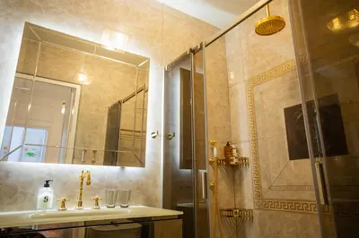 Salle de bains dans l'établissement Luxury Royal Suite, 118 square meters, notre dame, 3 bedrooms