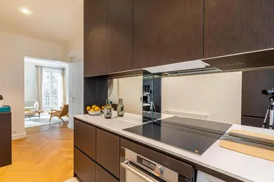 Cuisine ou kitchenette dans l'établissement GuestReady - Appt moderne dans le 7e