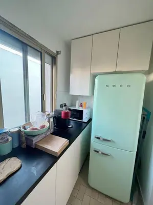 Cuisine ou kitchenette dans l'établissement Entiry apartment, Private rooms in Paris