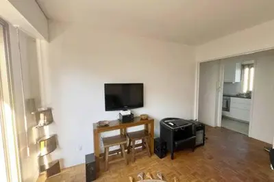 Télévision ou salle de divertissement dans l'établissement Entiry apartment, Private rooms in Paris