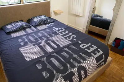 Un ou plusieurs lits dans un hébergement de l'établissement Entiry apartment, Private rooms in Paris