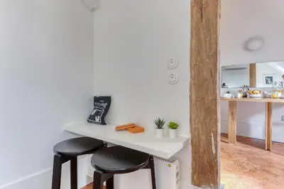 Cuisine ou kitchenette dans l'établissement Studio Cocoon with View in the Heart of Paris 09
