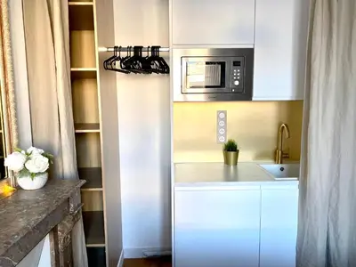 Cuisine ou kitchenette dans l'établissement Stunning architect studio near Le Marais
