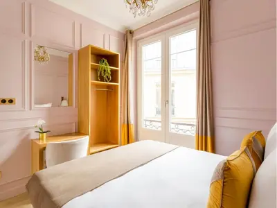 Un ou plusieurs lits dans un hébergement de l'établissement Merveil - Luxury Suite - Louvre - Opera I