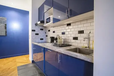 Cuisine ou kitchenette dans l'établissement Apartment near Montmartre