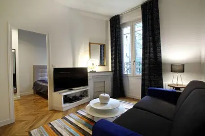 Télévision ou salle de divertissement dans l'établissement Apartment near Montmartre