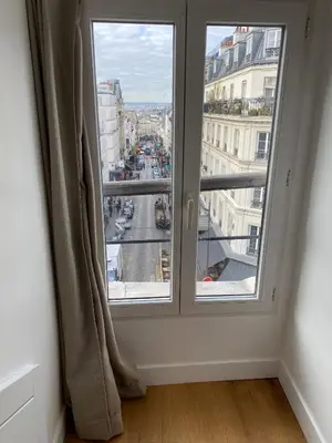 Vue générale sur Paris ou vue de la ville depuis l'appartement