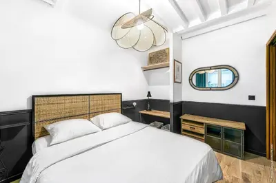 Un ou plusieurs lits dans un hébergement de l'établissement Palais Royal - Victoires 1bdr by B'Your Home