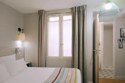 Un ou plusieurs lits dans un hébergement de l'établissement Hotel Litteraire Marcel Ayme, BW Premier Collection
