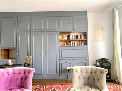 Bibliothèque dans l'appartement
