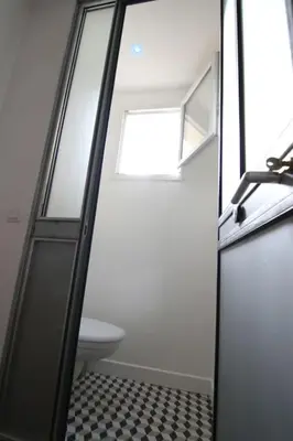 Salle de bains dans l'établissement Love Nest In Paris