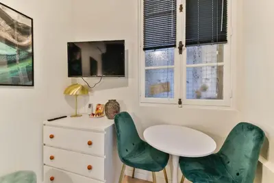 Télévision ou salle de divertissement dans l'établissement 0#Studio 2pers#Champs Elysées#Arc de Triomphe